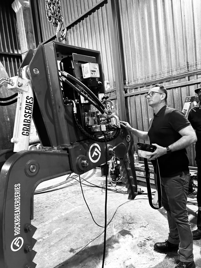 HME Hydraulic Material Grab Range